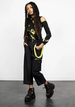 MET1 Reckless Crop Cargo Pants -Womens Clothing Sales SS22M09RECKLESSCROPCARGOPANTS 002 800x