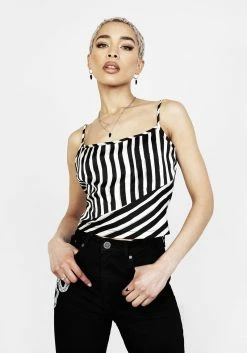 MET1 PARANORMAL CROP CAMI TOP 12 MET1 PARANORMAL CROP CAMI TOP -Womens Clothing Sales SS22M263 Paranormal Crop Cami Top 003 800x