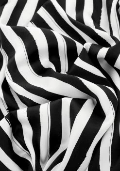 MET1 PARANORMAL CROP CAMI TOP 16 MET1 PARANORMAL CROP CAMI TOP -Womens Clothing Sales SS22M263 Paranormal Crop Cami Top M03 800x