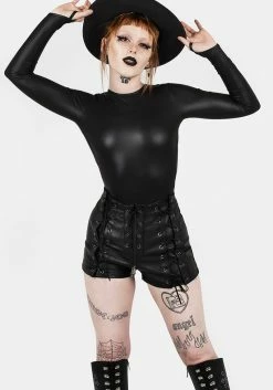 MET1 Mosh Faux Leather Lace Up Shorts 17 MET1 Mosh Faux Leather Lace Up Shorts -Womens Clothing Sales SS22M320 Faux Leather Lace Up Shorts 006 800x